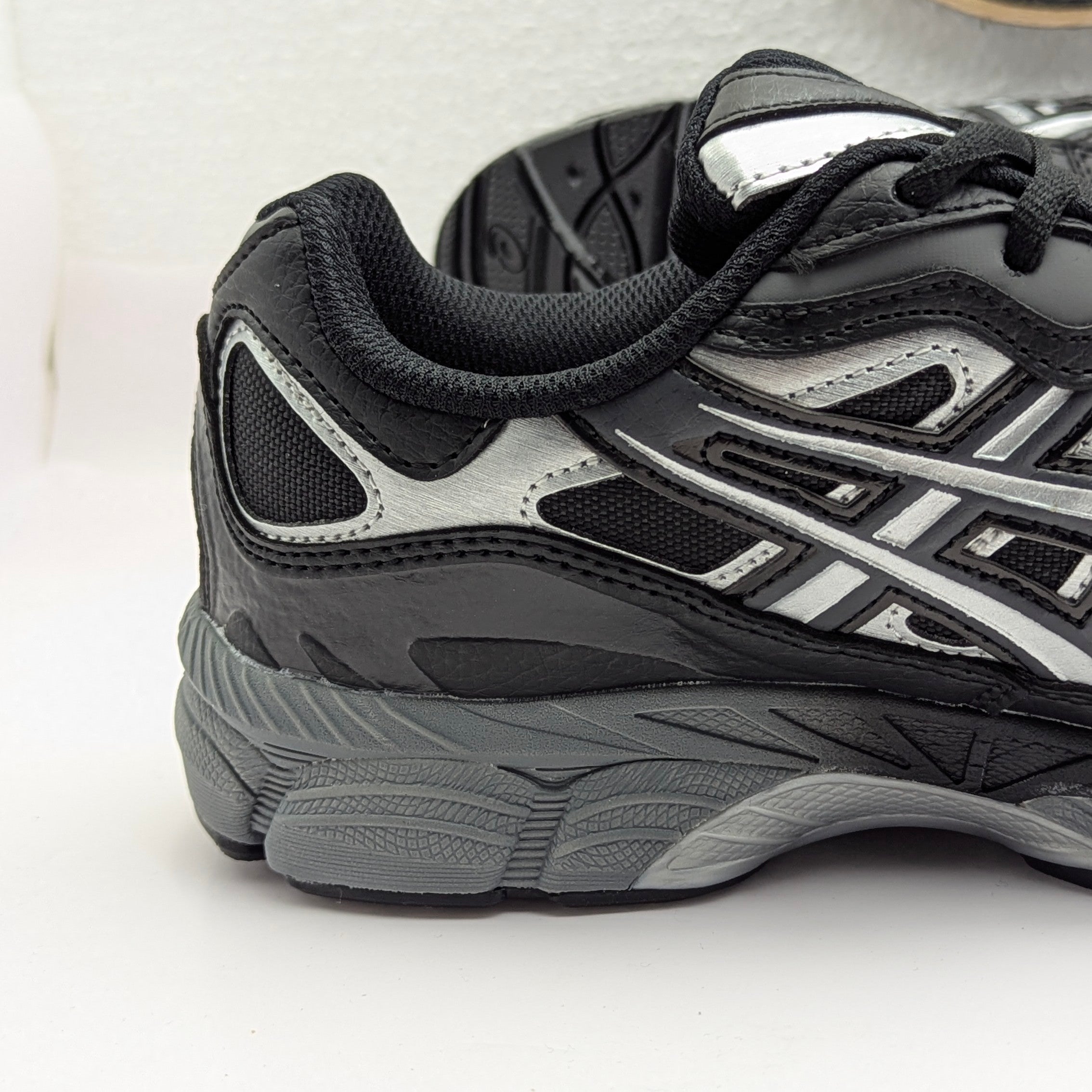 ASICS GEL NYC BLACK LINE