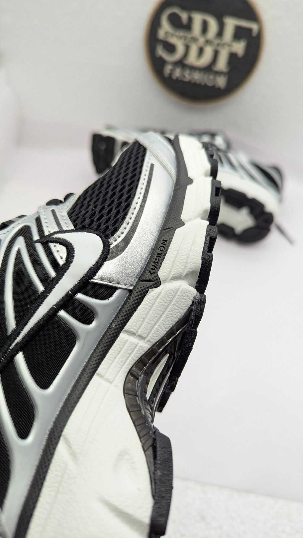 NIKE MOTO 2K SILVER/BLACK