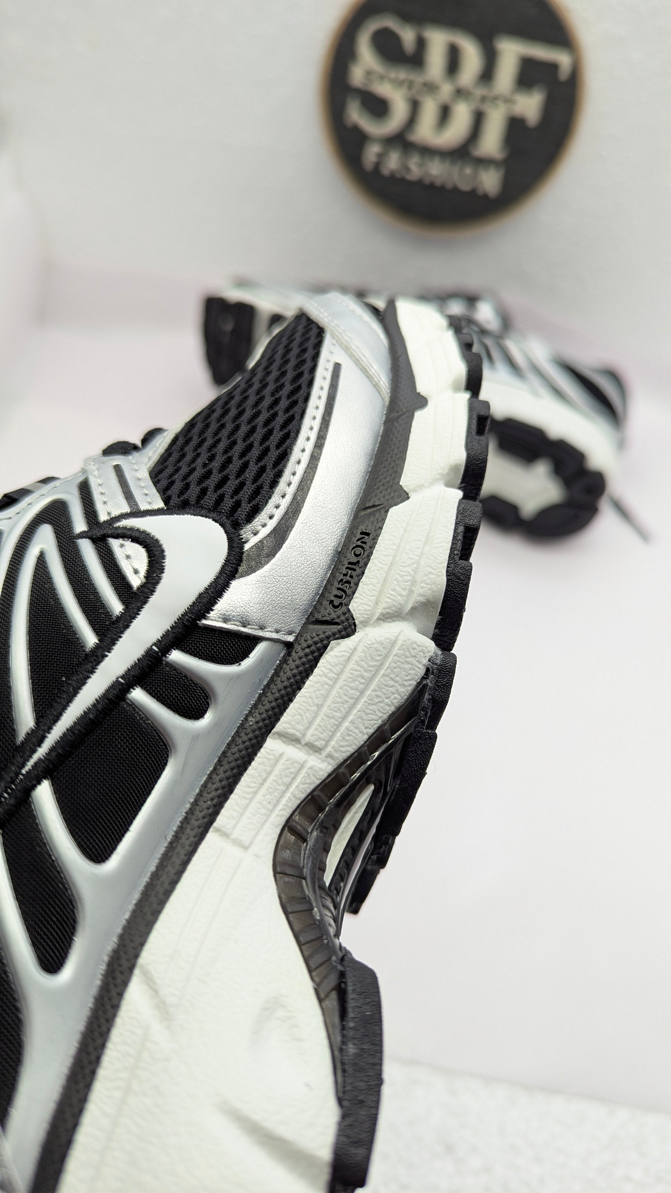 NIKE MOTO 2K SILVER/BLACK