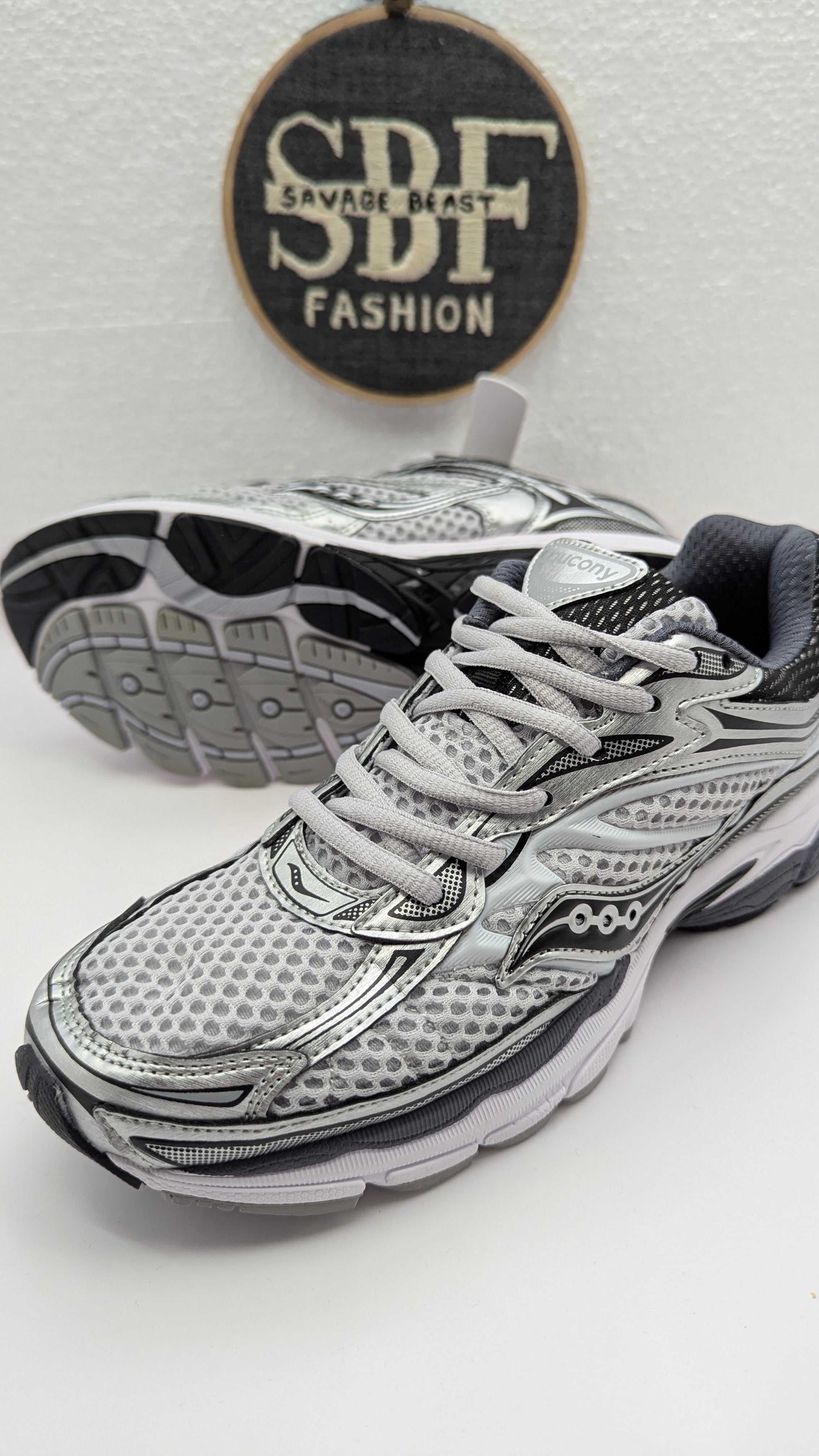 SAUCONY SILVER GREY