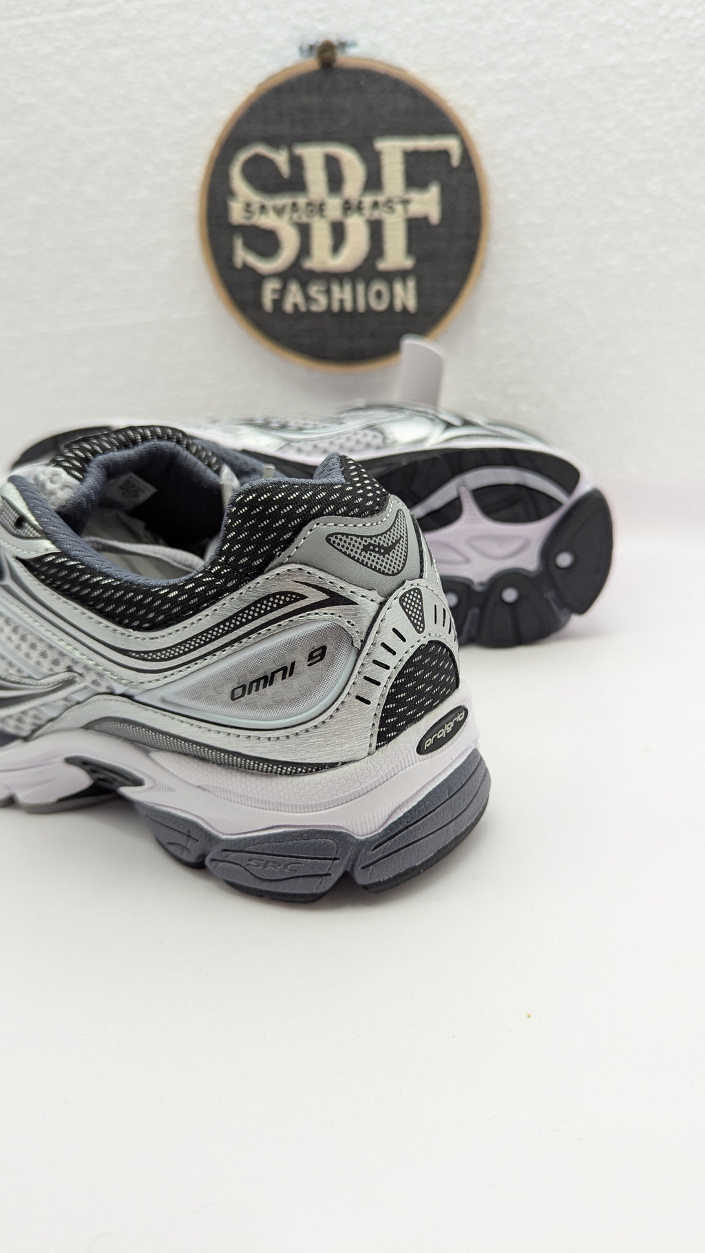 SAUCONY SILVER GREY