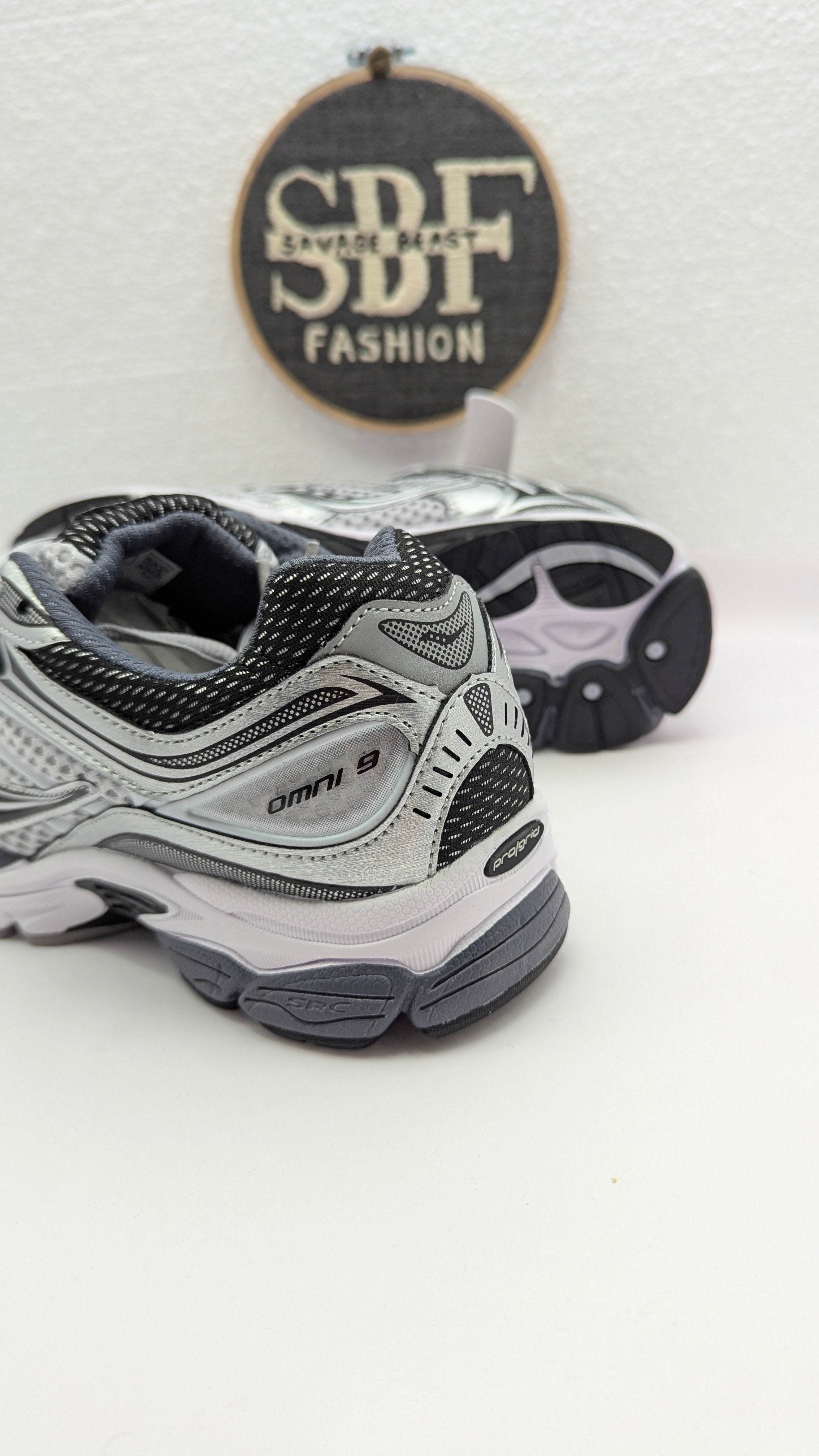 SAUCONY SILVER GREY