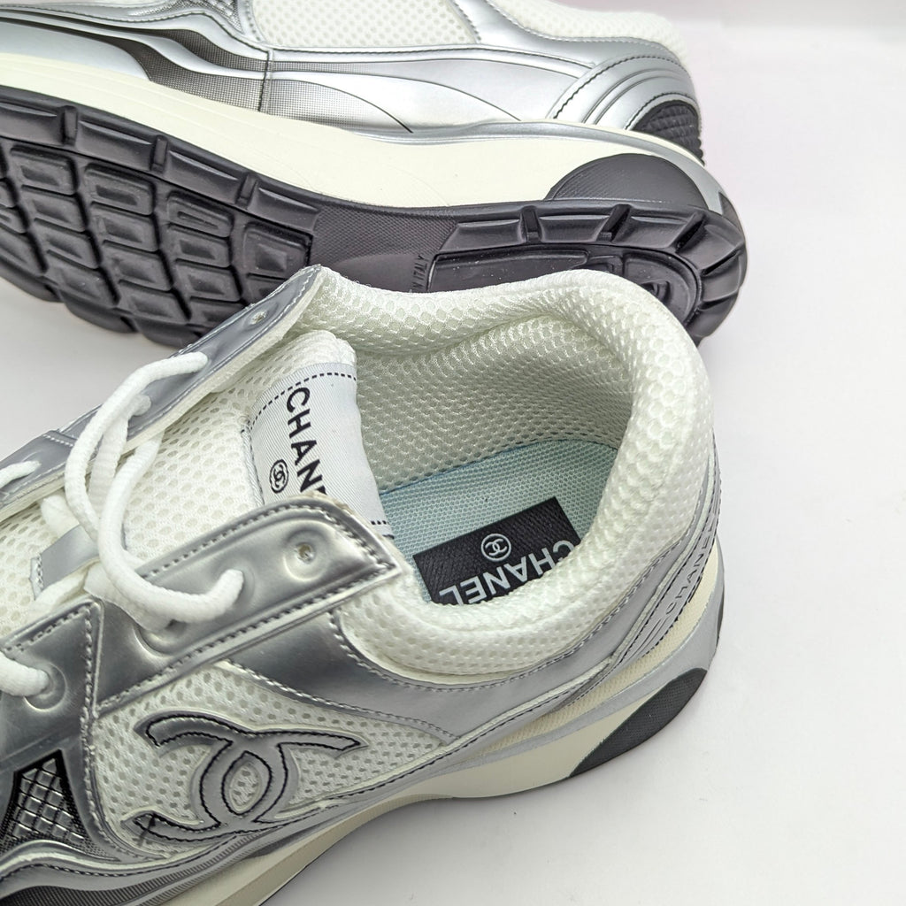 CHANEL CC RUNNER / silver