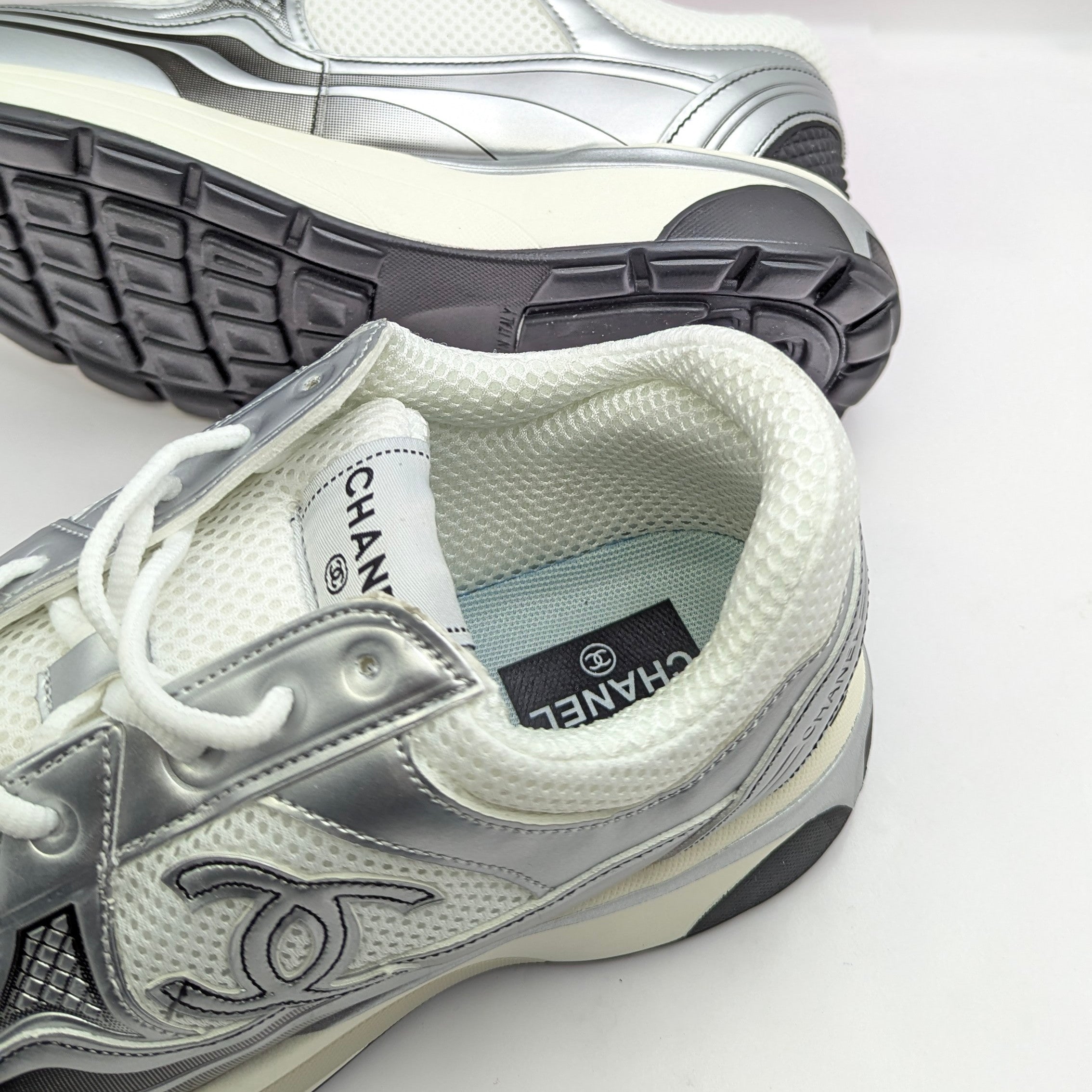 CHANEL CC RUNNER / silver