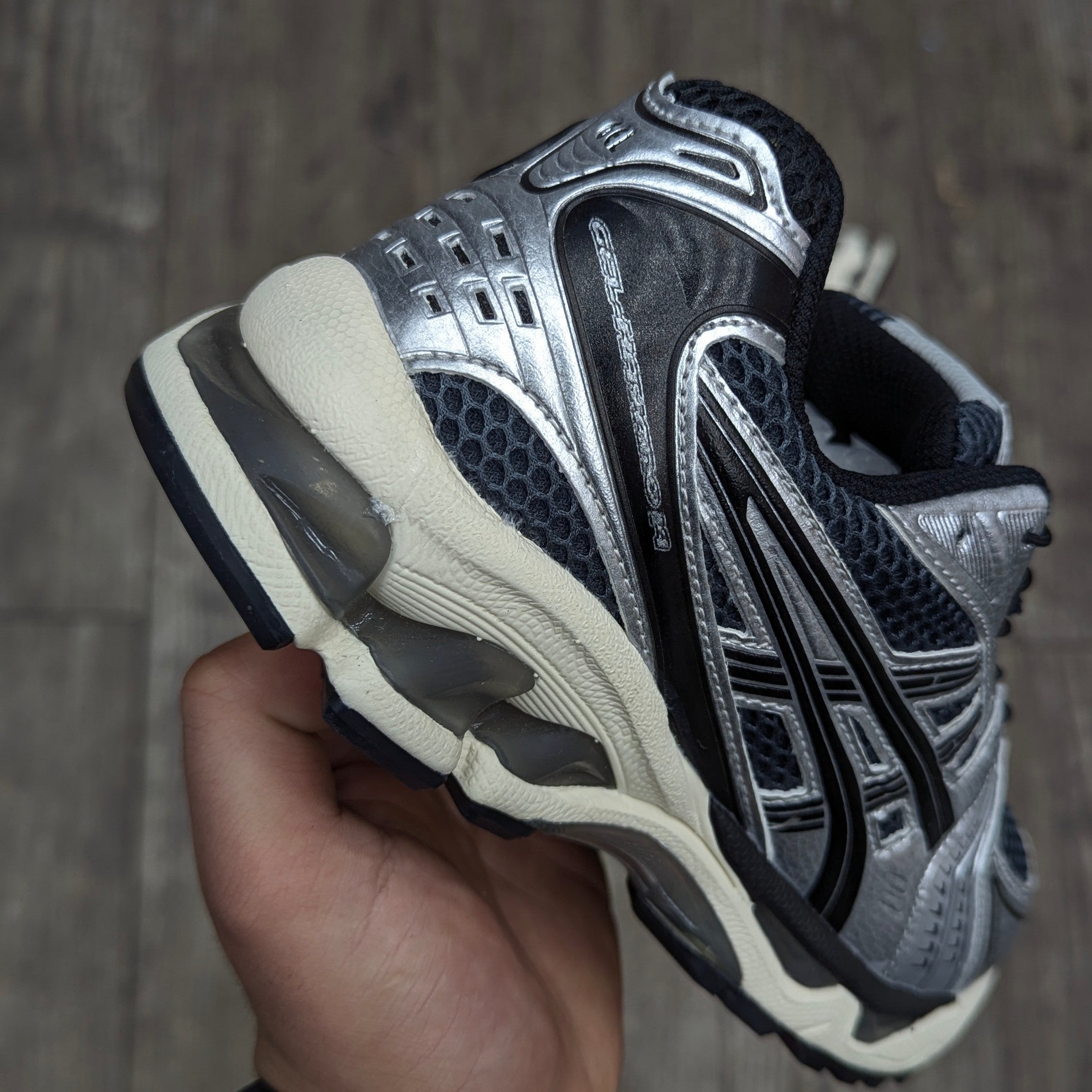 ASICS GEL-Kayano 14 grey black silver