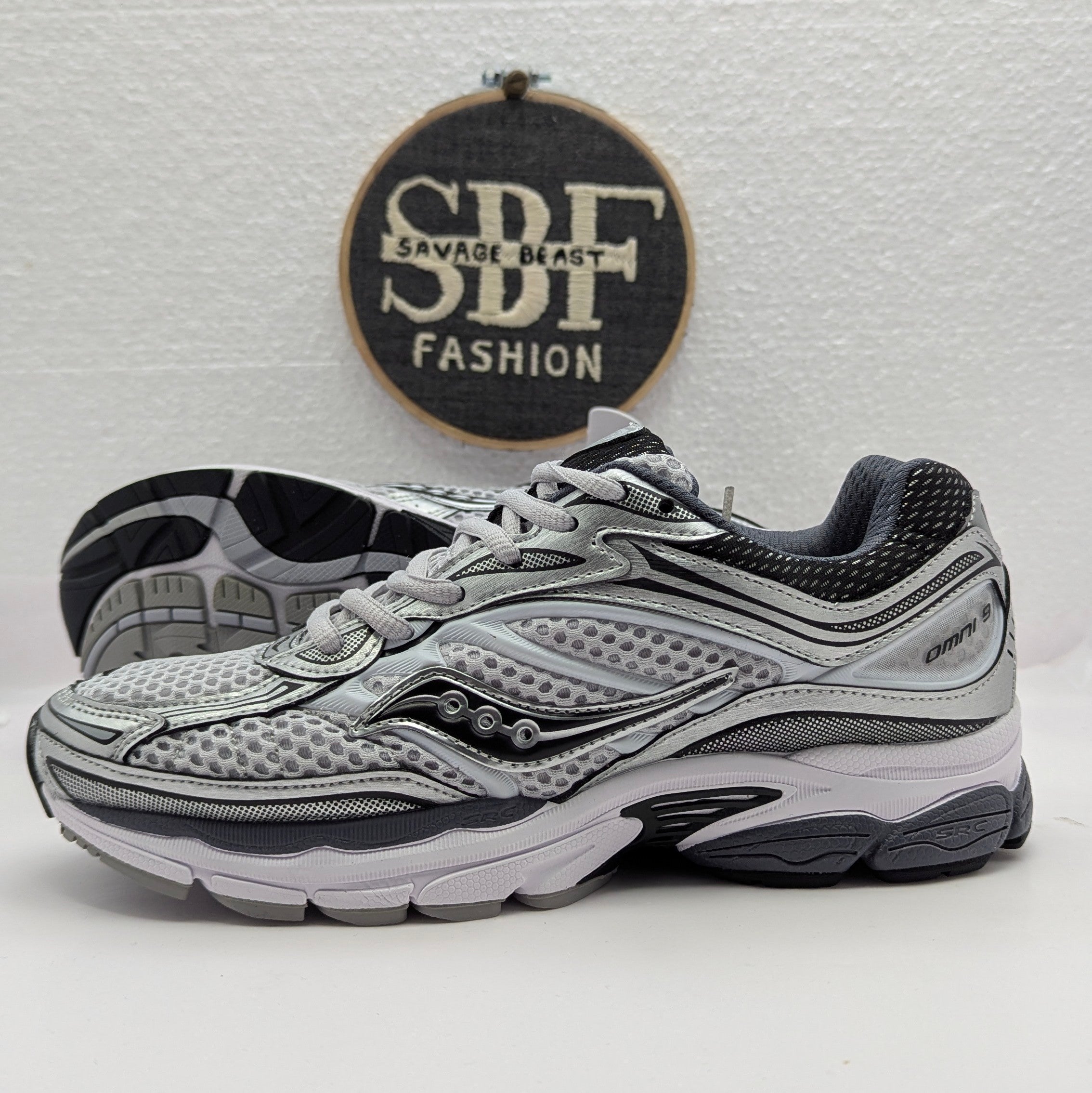 SAUCONY SILVER GREY