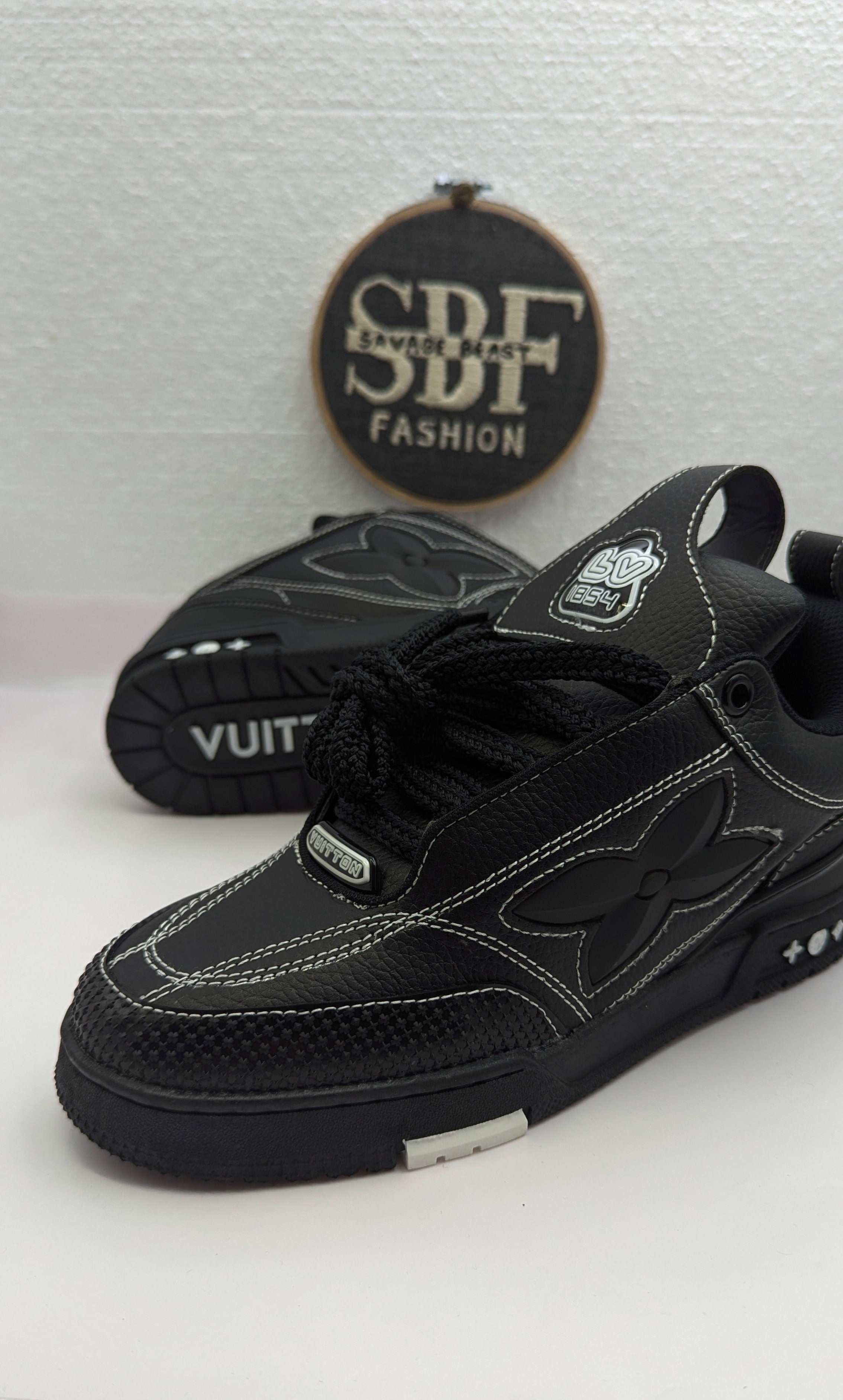 LV SKATE BLACK