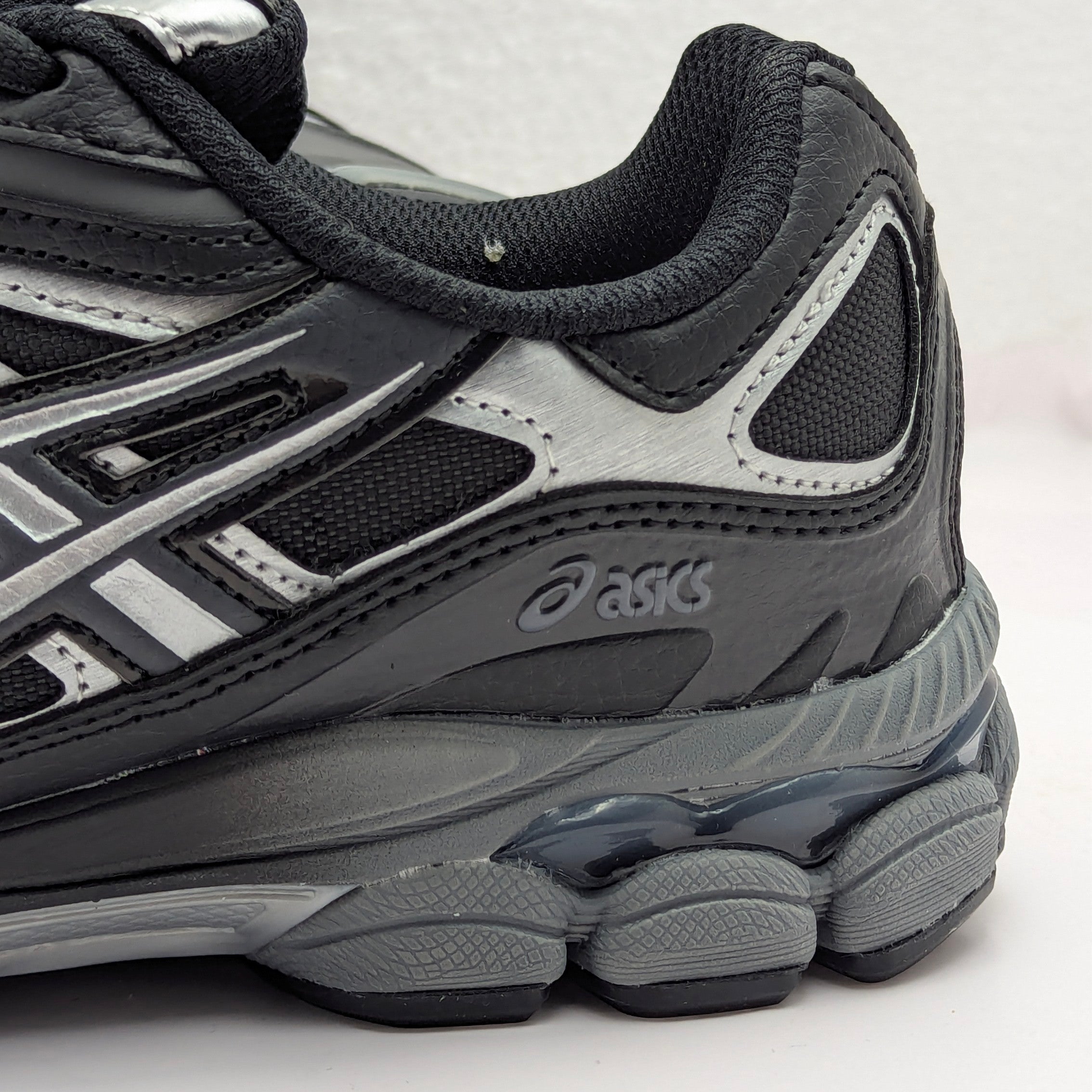 ASICS GEL NYC BLACK LINE