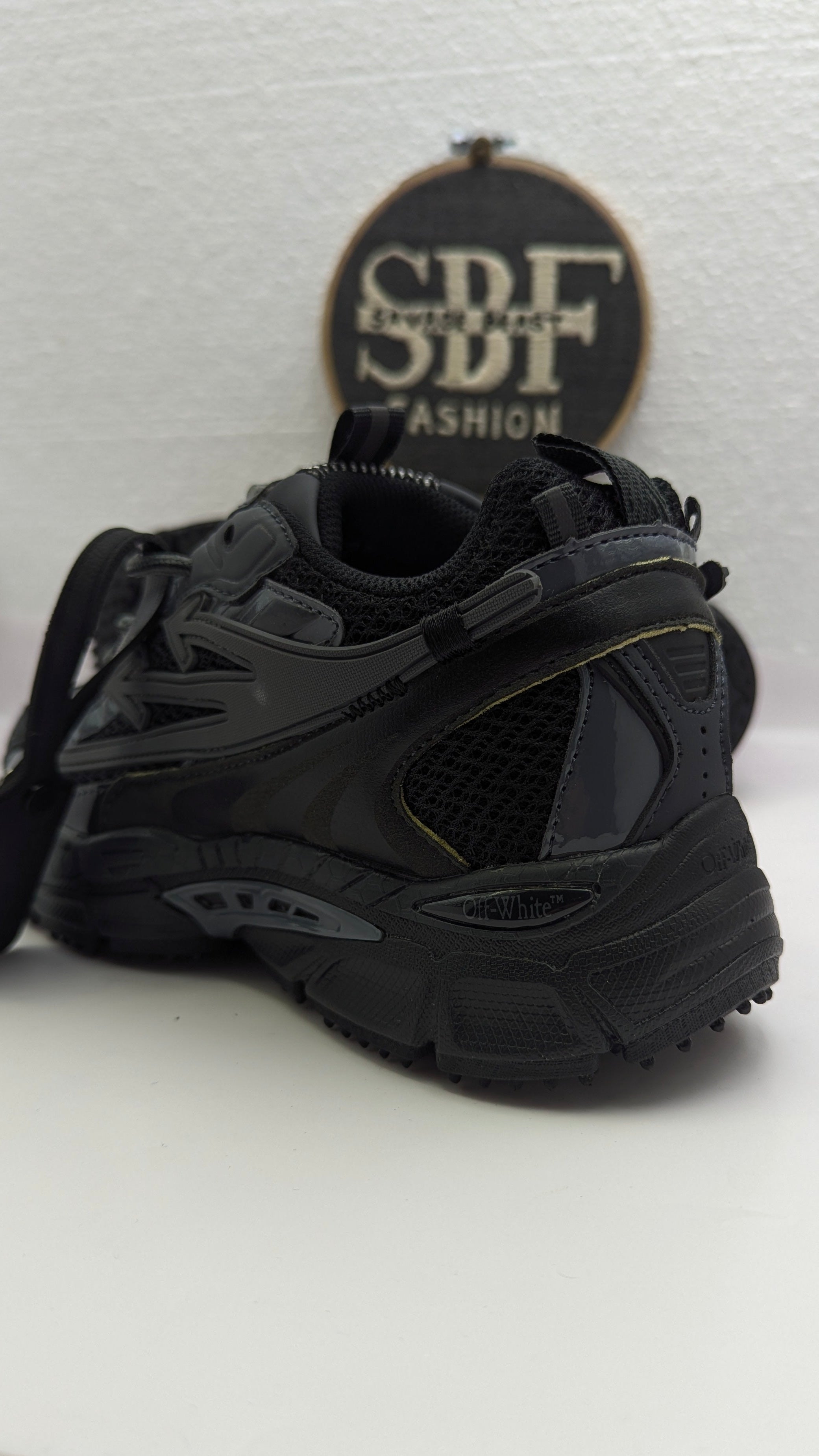 OFF WHITE BLACK