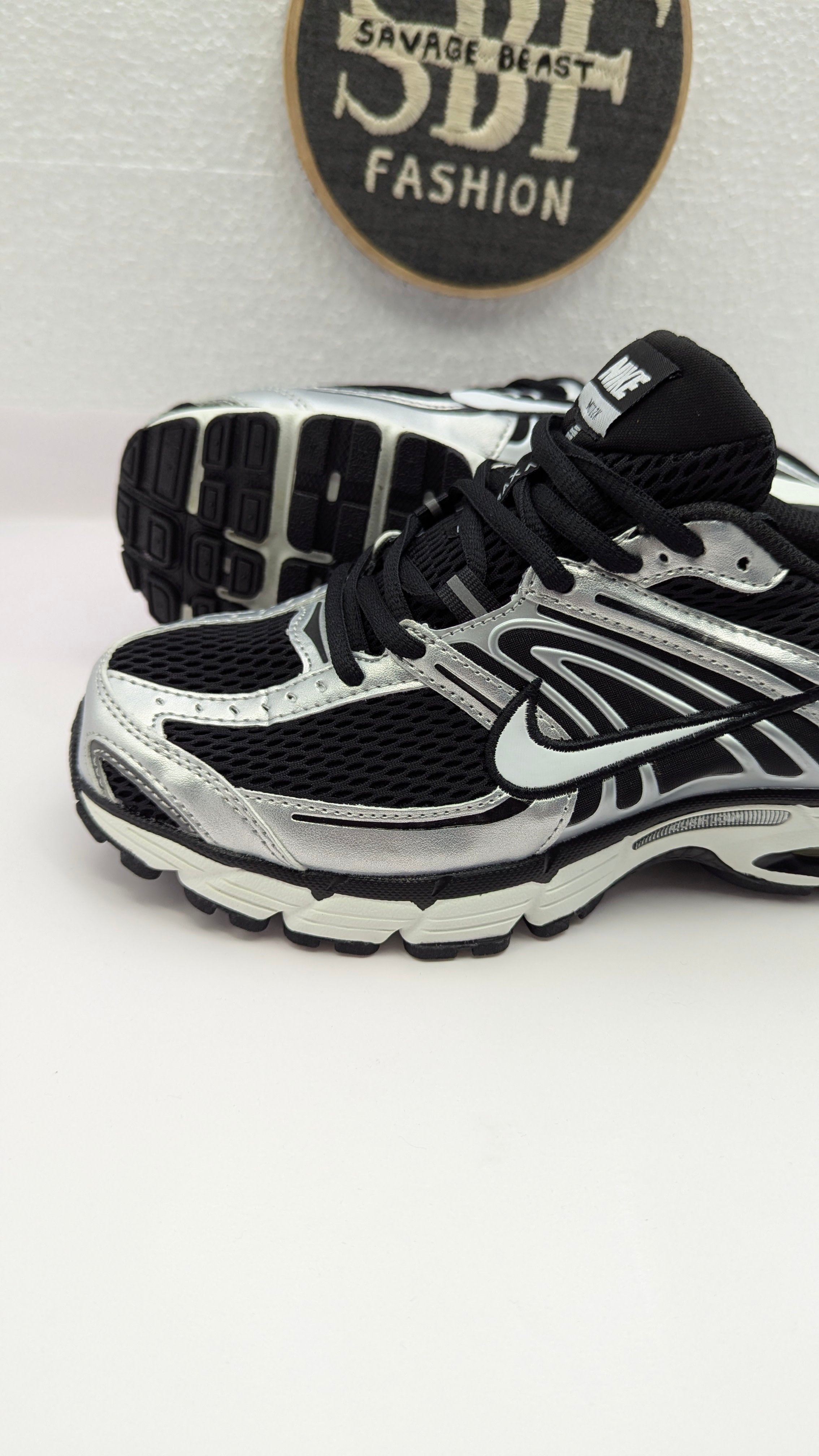 NIKE MOTO 2K SILVER/BLACK